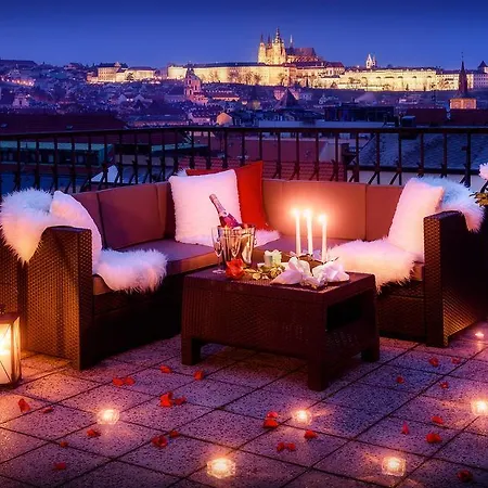 A/c + Terrace Breakfast At Tiffany's Apartment *