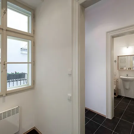 Apartment 4 Arts By Adrez *