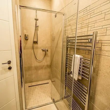 Bourgeois In Cultural Heritage Building By Ruterra Apartment Prague