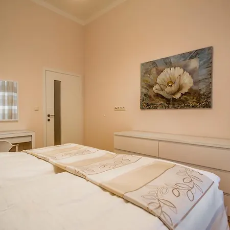 Apartment Bourgeois In Cultural Heritage Building By Ruterra *