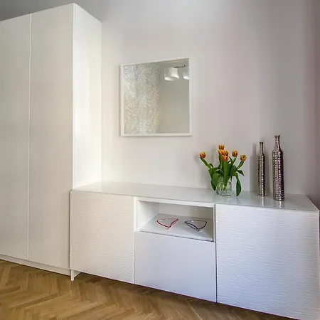 Bourgeois In Cultural Heritage Building By Ruterra Apartment *