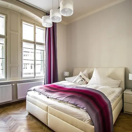 Bourgeois In Cultural Heritage Building By Ruterra Apartment Prague