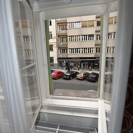 Bourgeois In Cultural Heritage Building By Ruterra Apartment