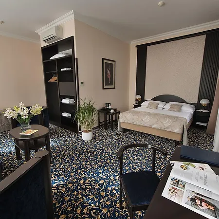Ea Royal Esprit Hotell