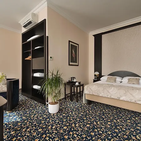 Ea Royal Esprit 4*