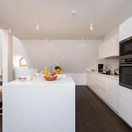 Apartment Avenue *