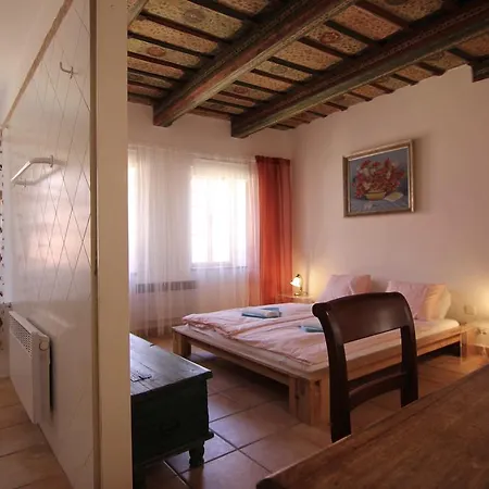 Vlasska House At The 3 Swallows * Prague