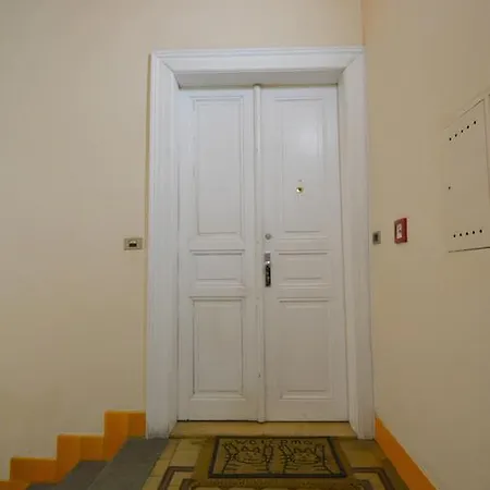 Cozy Flat By The Astronomical Clock Apartment *