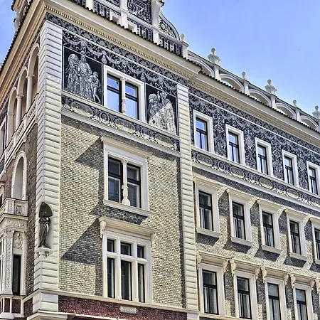 Jilska Palace