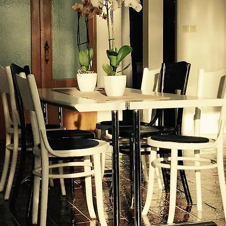 B&B Home לינה וארוחת בוקר