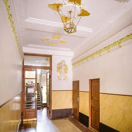 A/c + Terrace Breakfast At Tiffany's Apartment