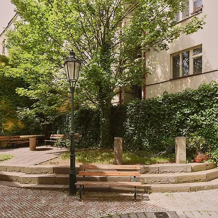 Hollarovo Namesti Apartment