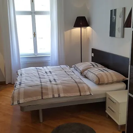 Sunny In Center Apartment