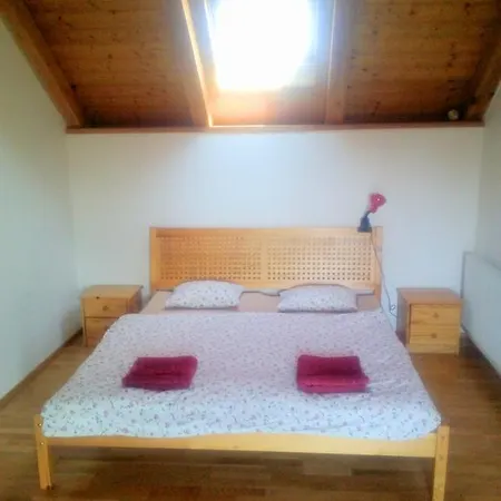 Charlie Retro-modern Design 3*