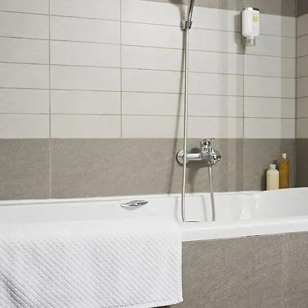 Almandine Aparthotel 4*