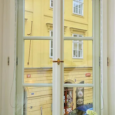 Charming Old Town Centre Studio