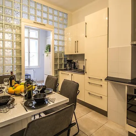 Reflection 2bdr By Ruterra Apartment Prague