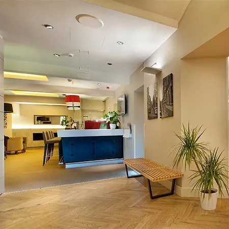 Three Crowns Hotel