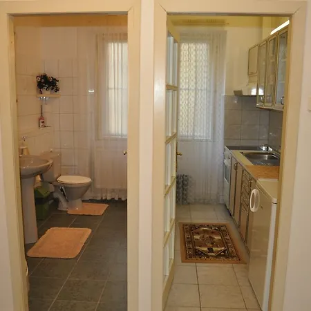 Josef Apartment *