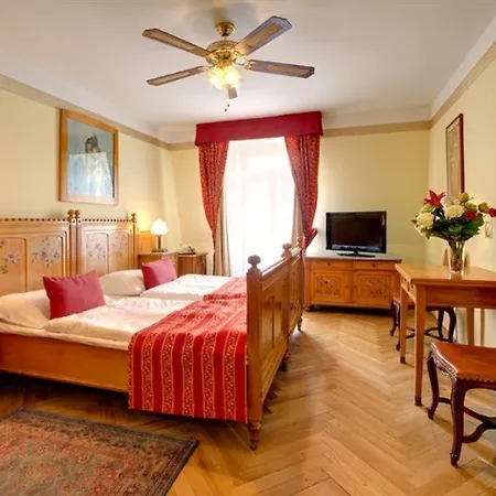 Mucha Hotel 4*