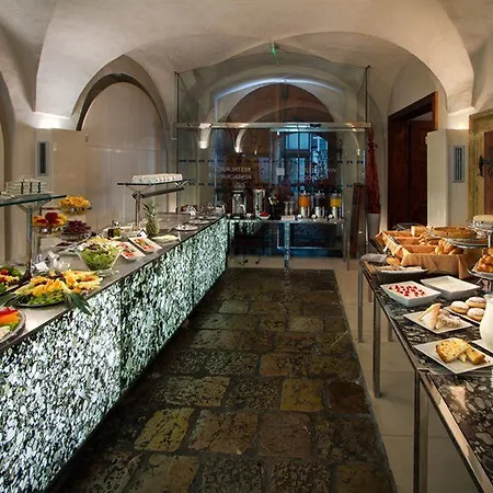 Three Storks Otel 5*