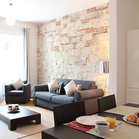 River Apartment *