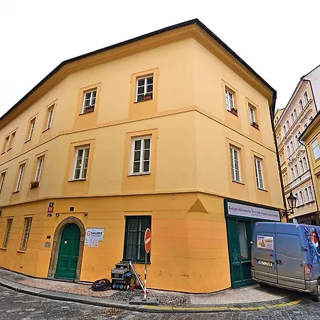 Charming Old Town Centre Studio