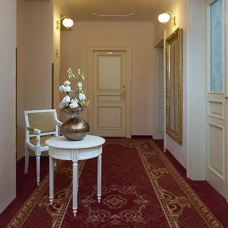 Alqush Downtown Hotel Prag
