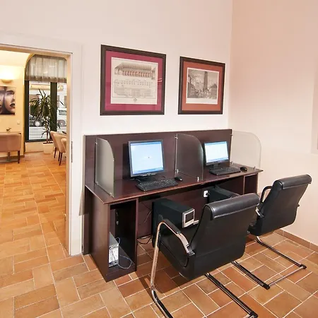 1 Hotel
