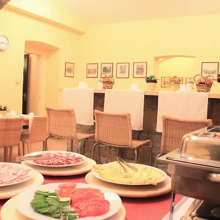 Hotel Lounge 3*