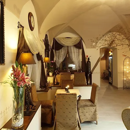 Almandine Aparthotel