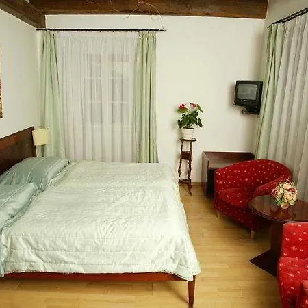 Cerna Liska Hotel