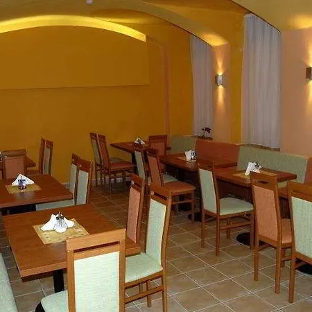 De Luxe Szálloda