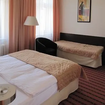 Royal Plaza Hotel 3*