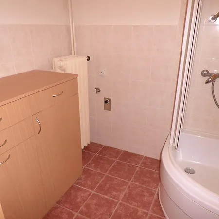 Quarto em Acomodações Particulares Flat 18 Minutes From Vaclavske Namesti