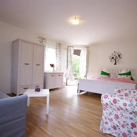 Cozy Gardens In Apartment *