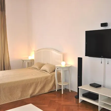Charles Bridge Premium Aparthotel 4*