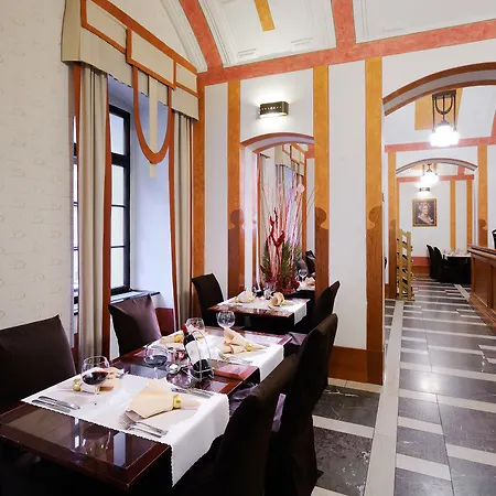 Majestic Plaza 4*