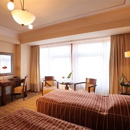 호텔 Majestic Plaza 4*