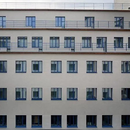 Axa Hotel 3*