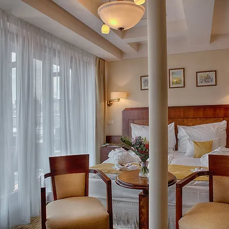 Hotel Majestic Plaza 4*