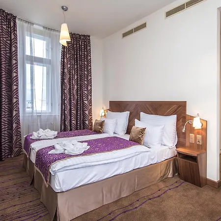 Merchants Crown Suites And Spa Hotel
