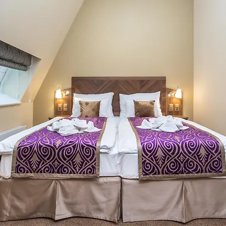 Merchants Crown Suites And Spa Hotel 5*