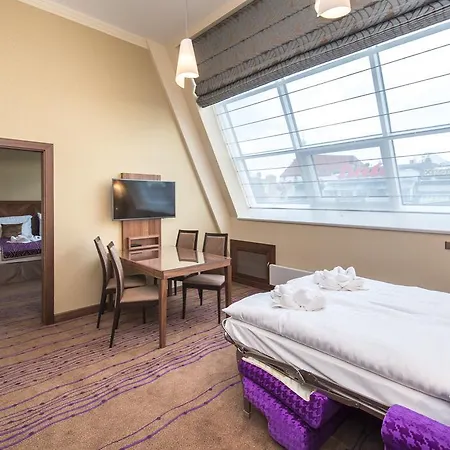 Merchants Crown Suites And Spa Hotel