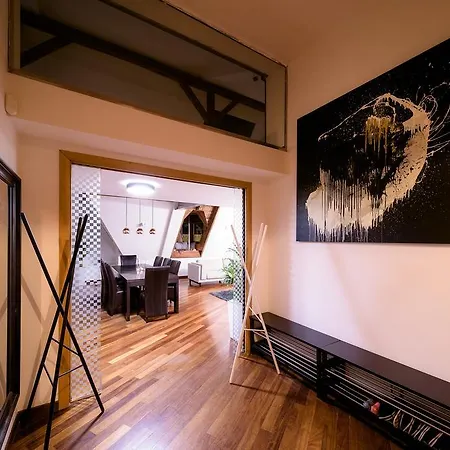Apartment Triplex Kings In Old Town *