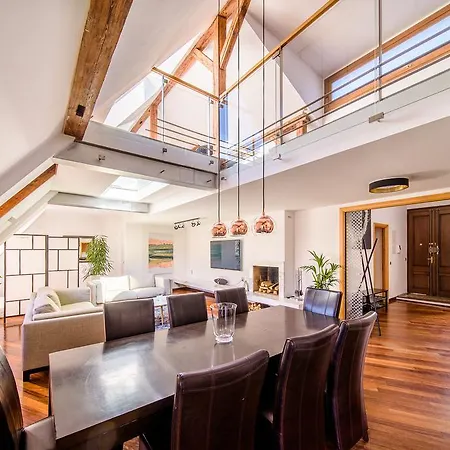 Apartment Triplex Kings In Old Town