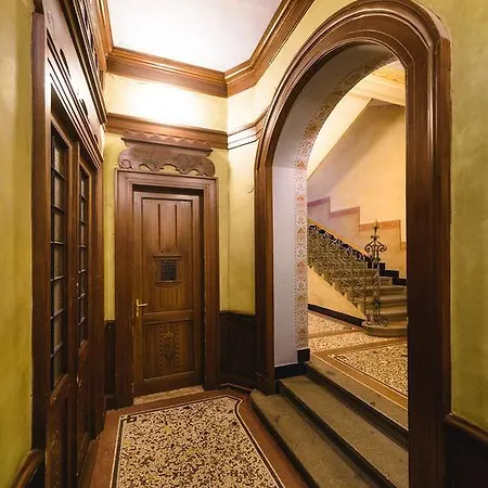Triplex Kings In Old Town * Prague