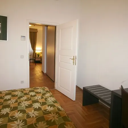1 Hotel 4*