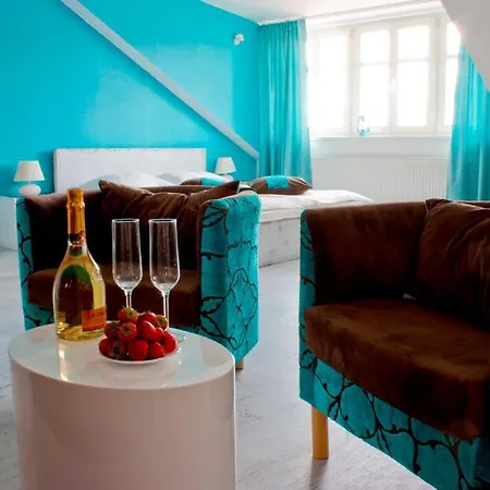 Royal Court Legerova 3*