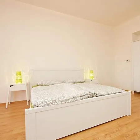 Jecna Holiday Apartment *